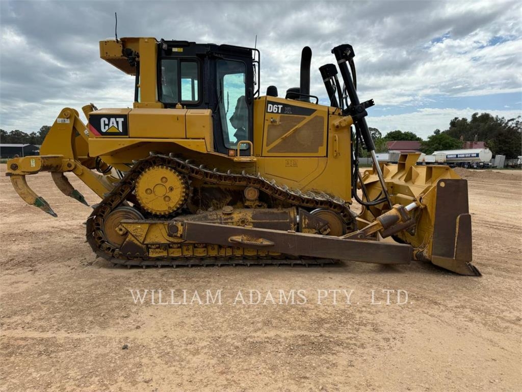 CAT D6T image 8