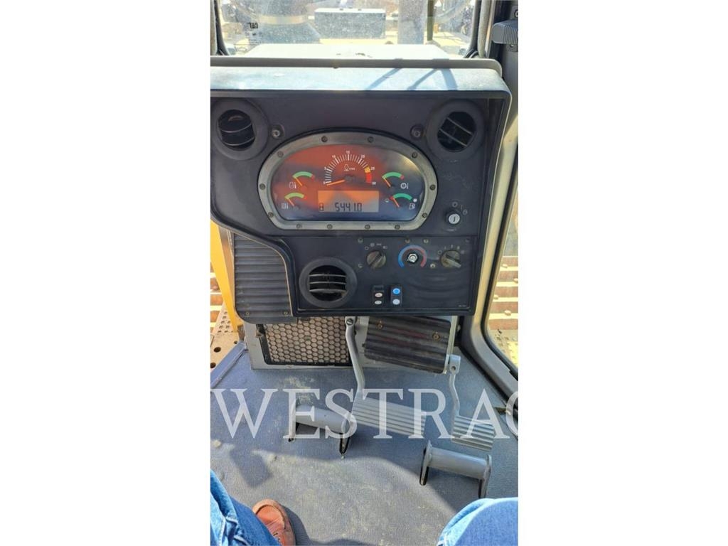 CAT D7R image 5