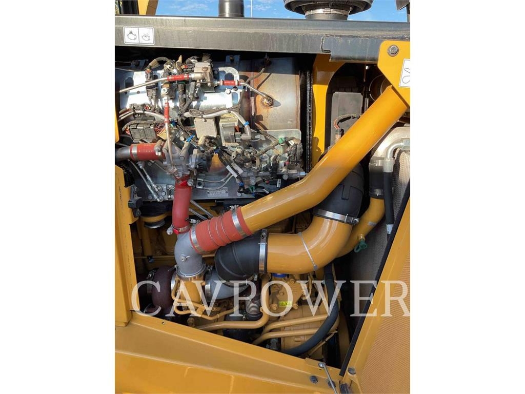 CAT D8 image 8