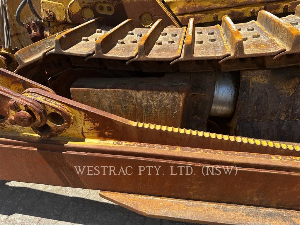CAT D8T image 10