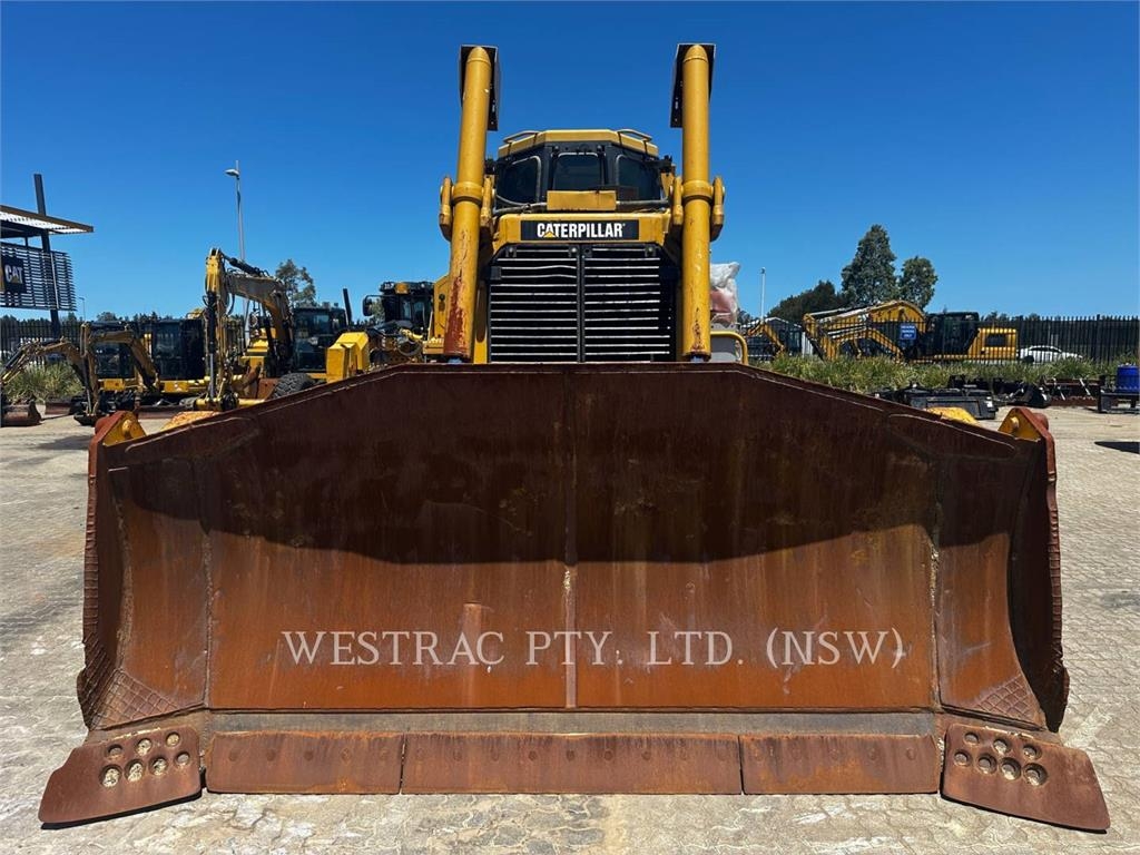 CAT D8T image 2