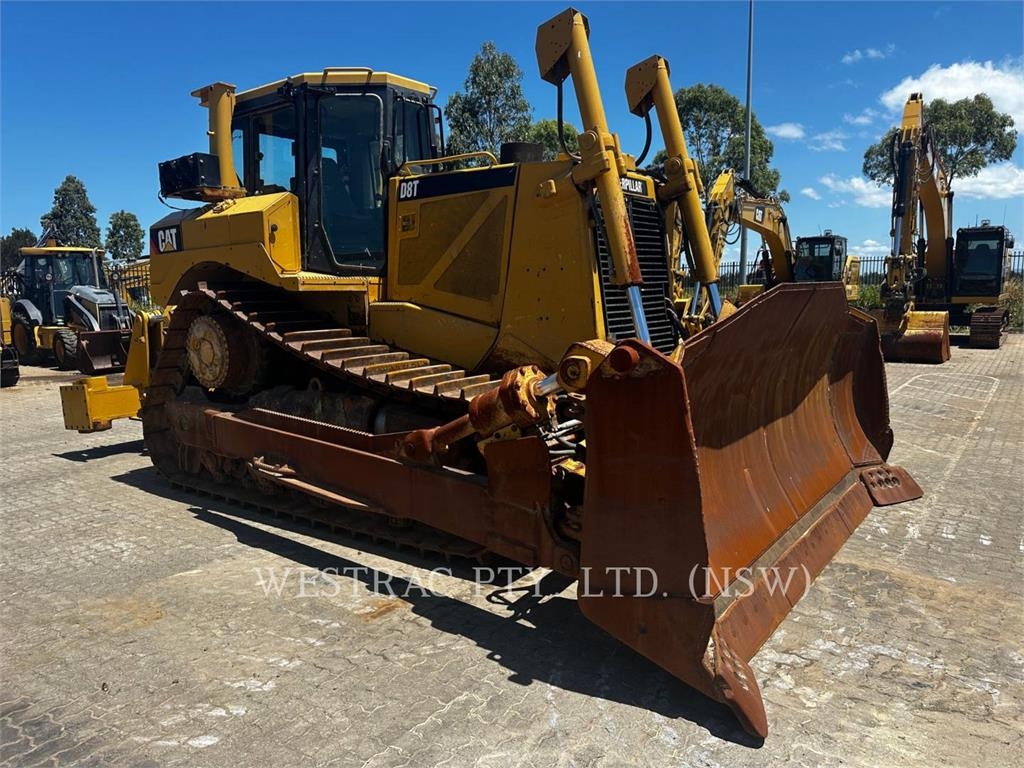 CAT D8T image 3