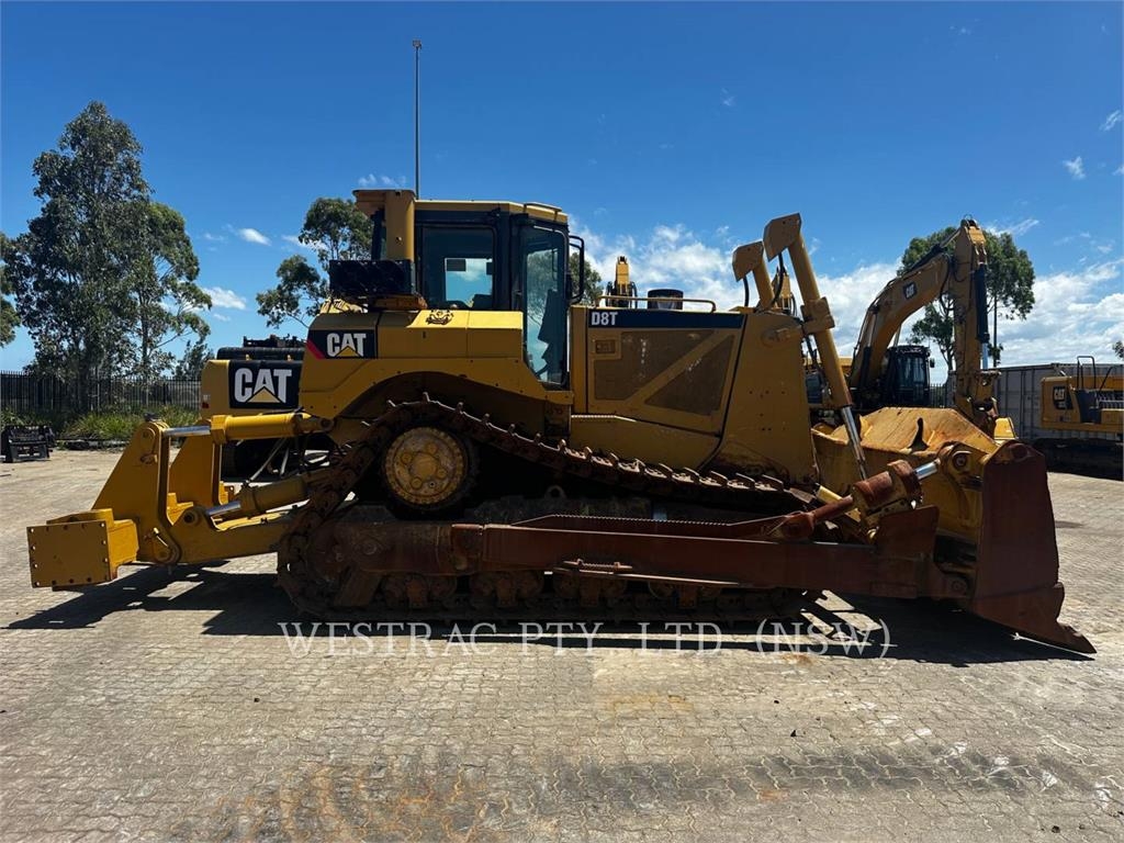 CAT D8T image 4