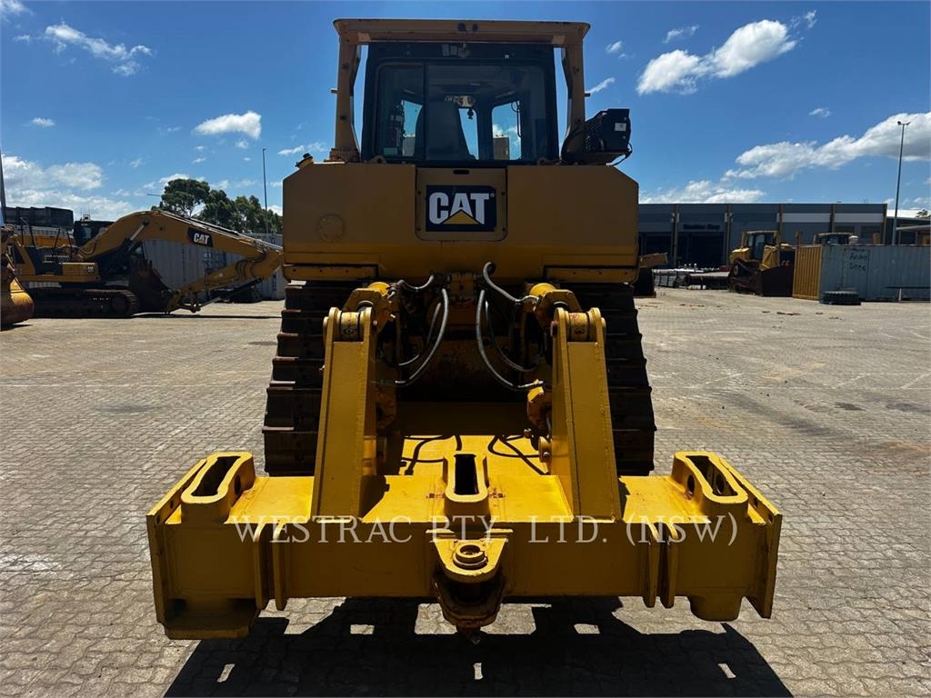 CAT D8T image 6