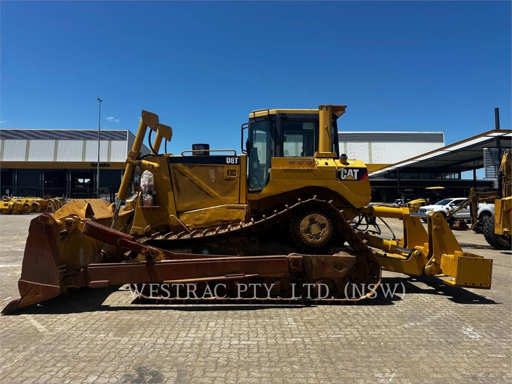 CAT D8T image 8