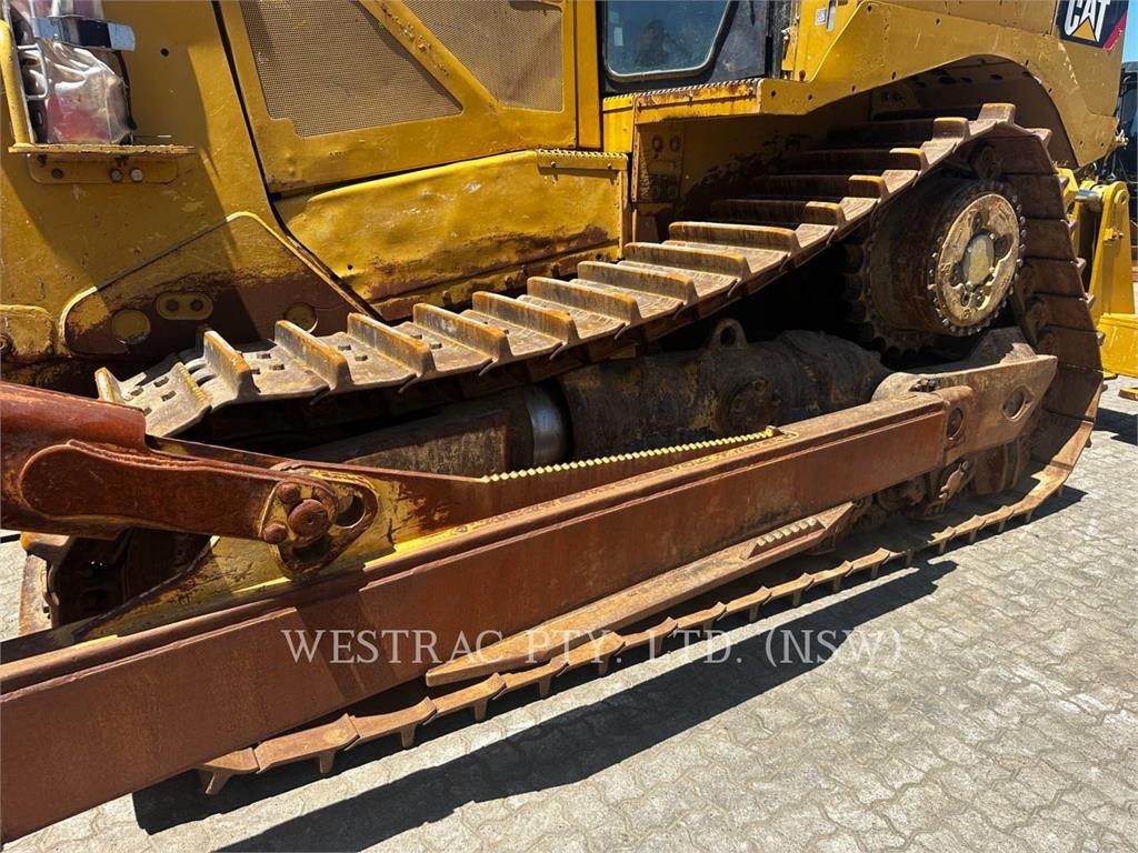 CAT D8T image 9