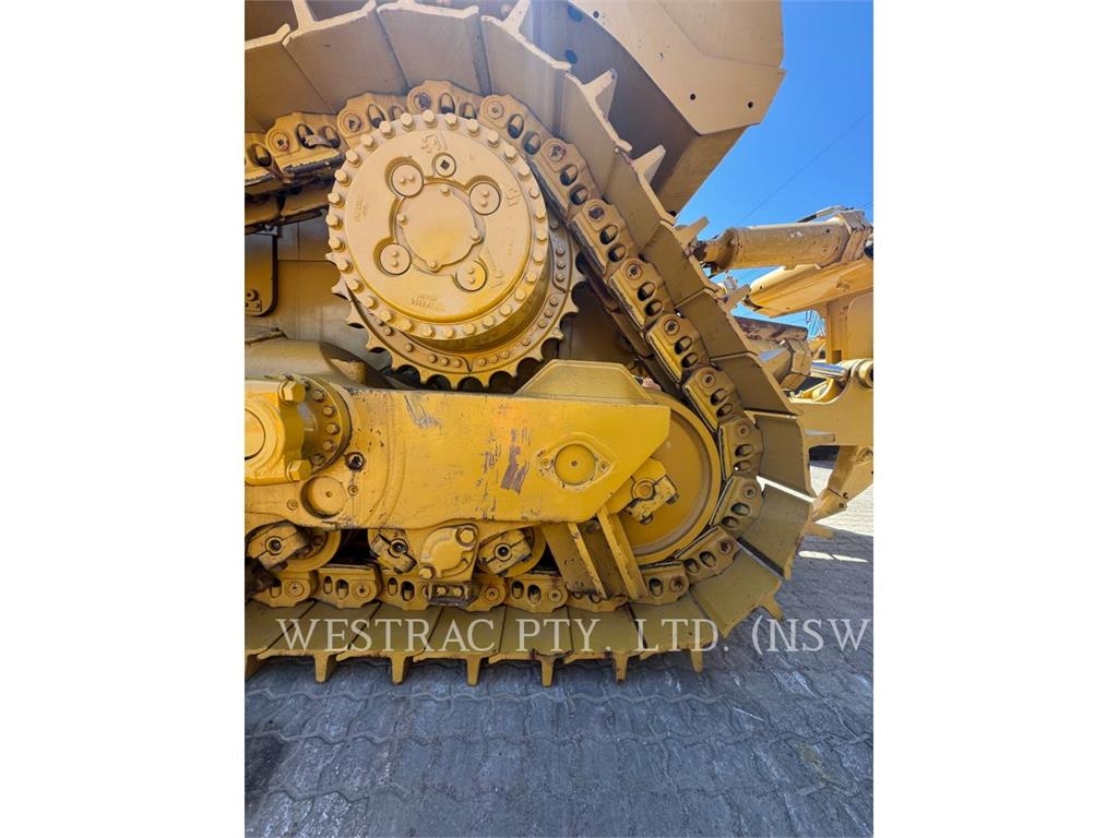 CAT D8T image 10