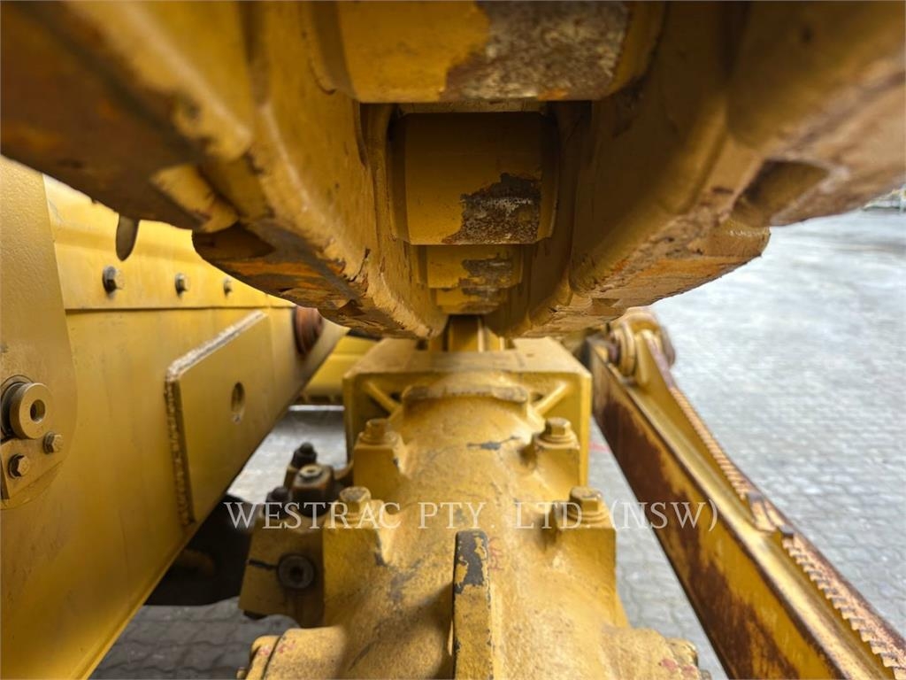 CAT D8T image 11
