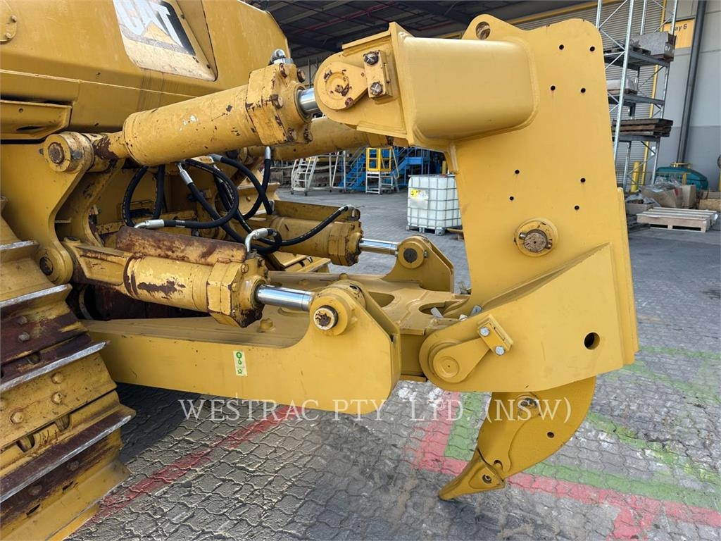 CAT D8T image 12