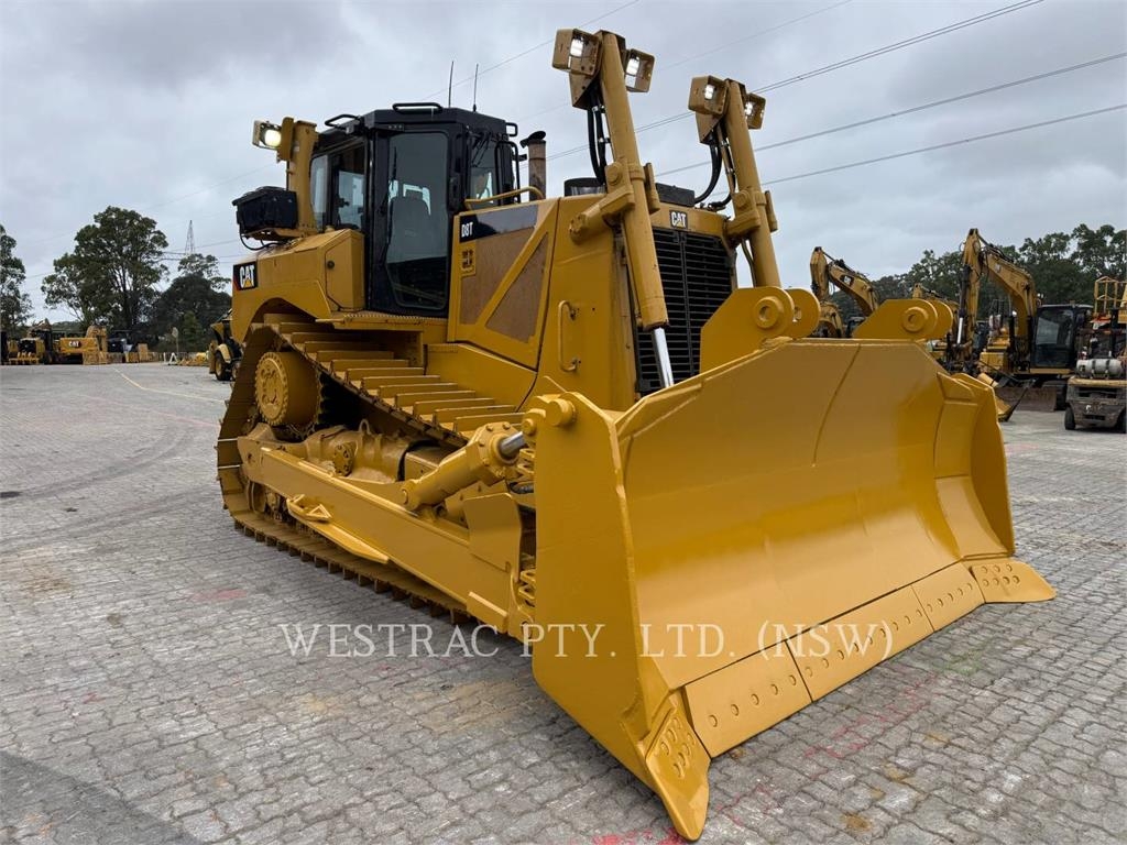 CAT D8T image 2