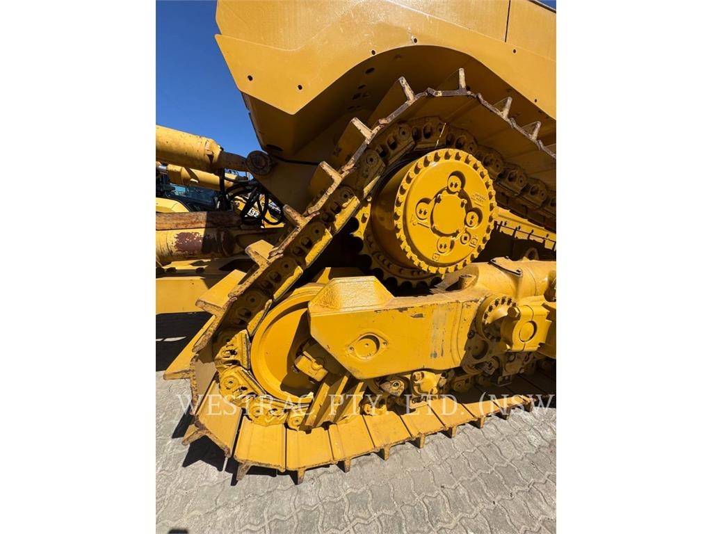 CAT D8T image 8