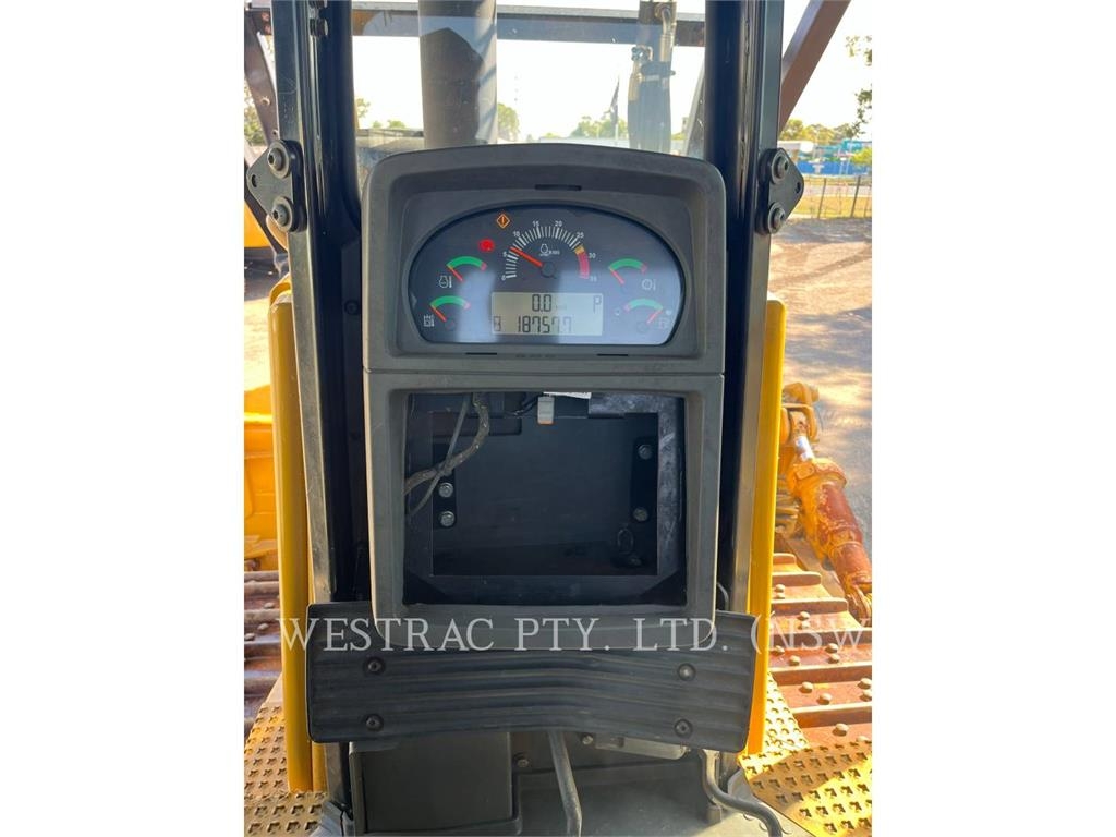 CAT D8T image 10