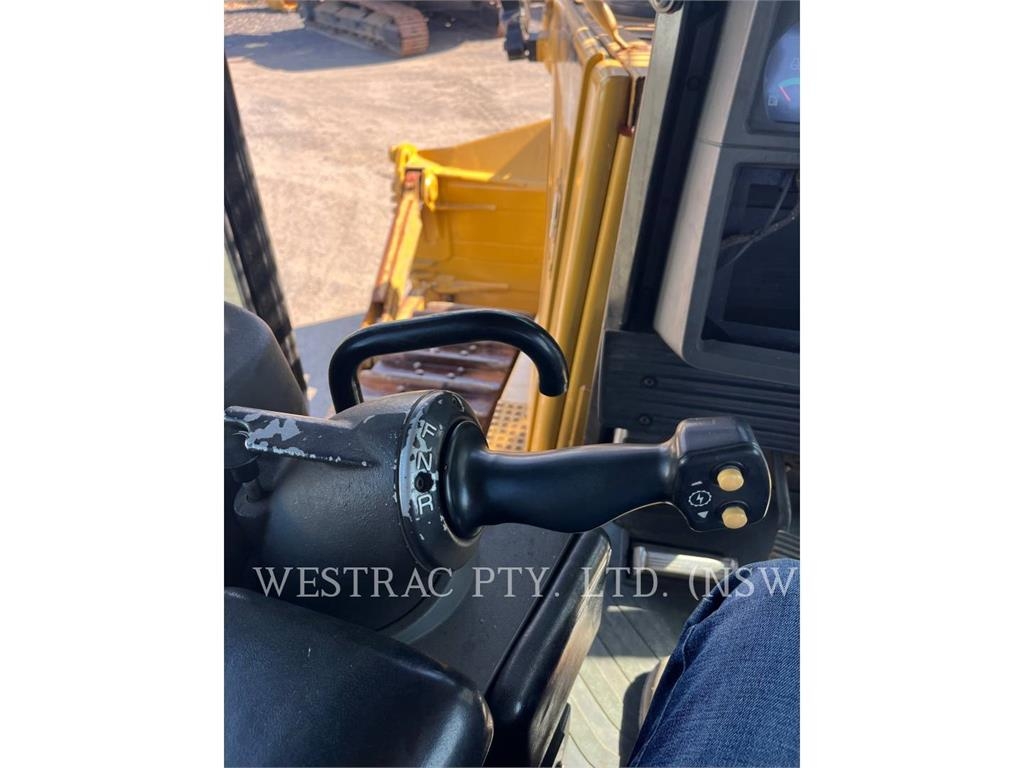 CAT D8T image 11