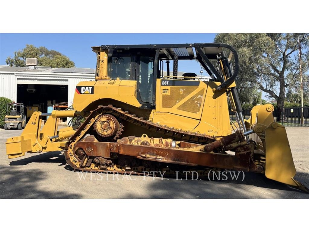 CAT D8T image 3