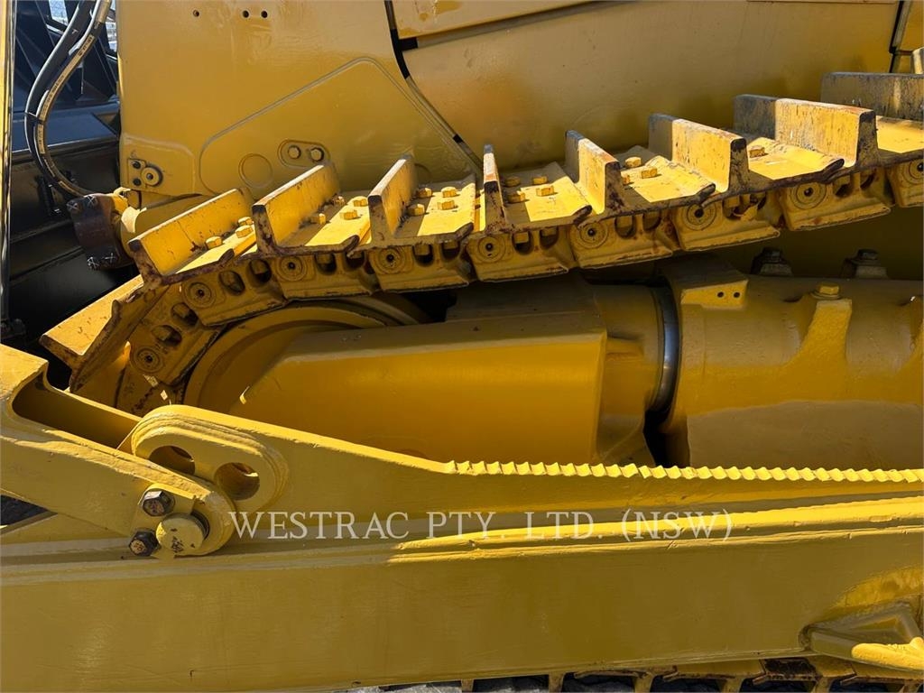 CAT D8T image 10