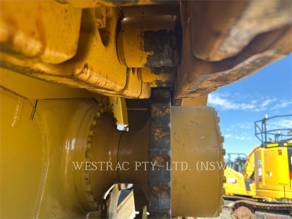CAT D8T image 11