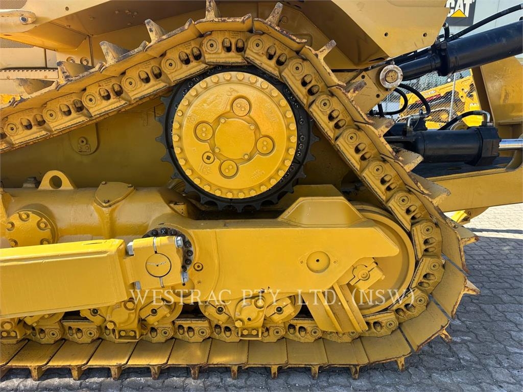 CAT D8T image 12