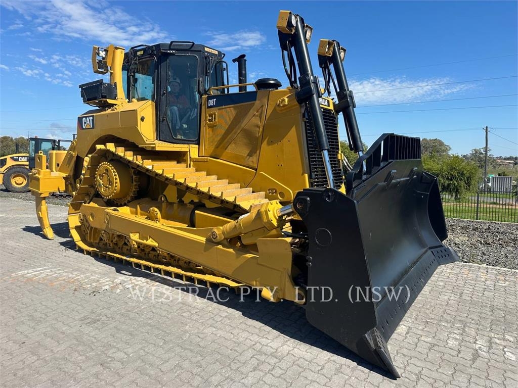 CAT D8T image 2