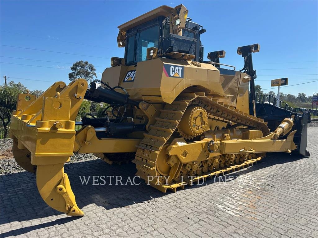 CAT D8T image 3