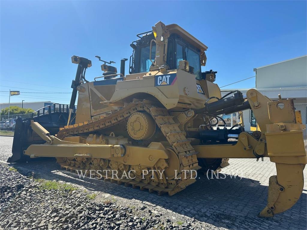 CAT D8T image 4