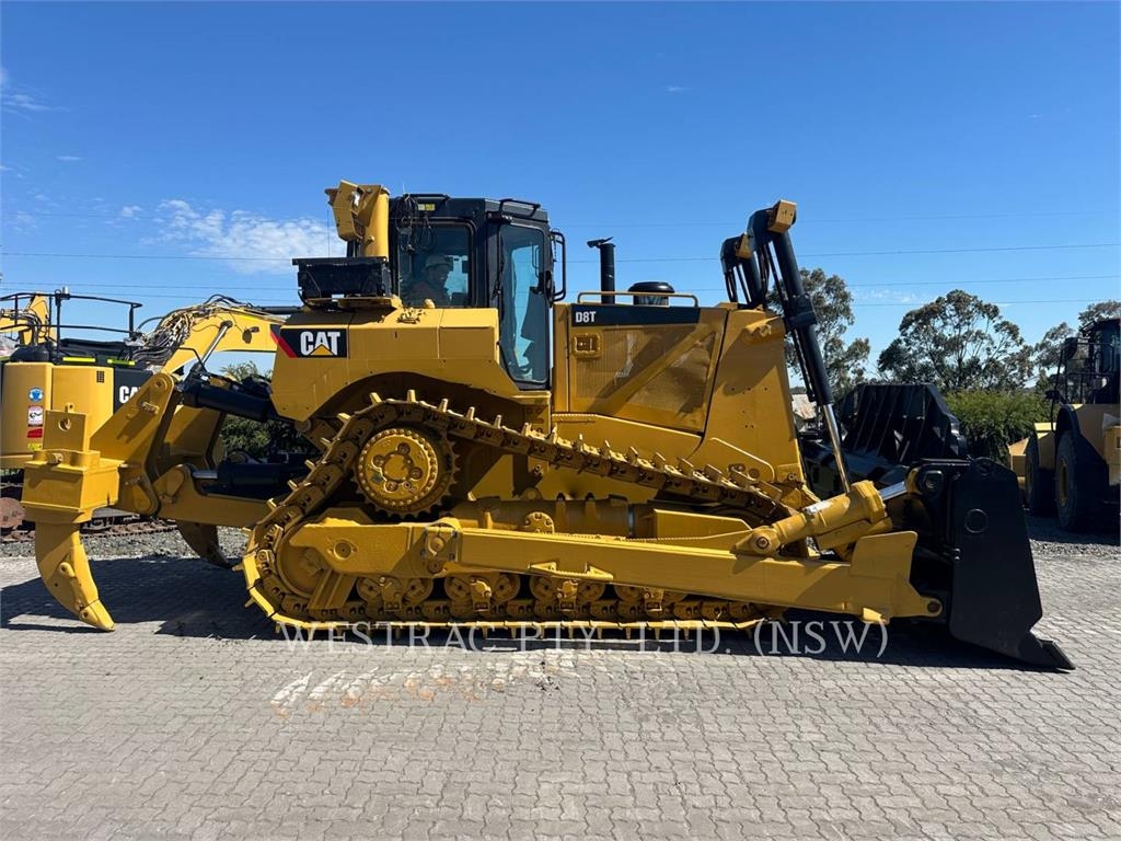 CAT D8T image 5