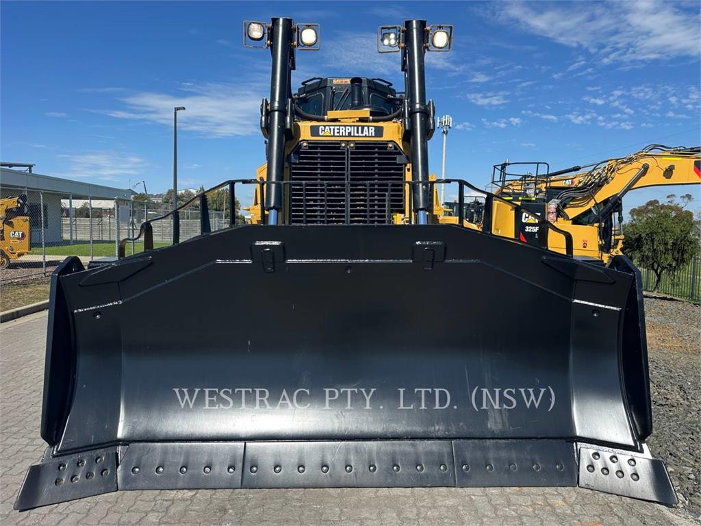 CAT D8T image 7