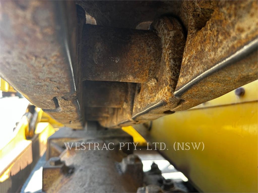 CAT D8T image 11