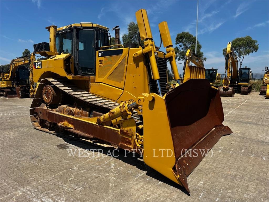 CAT D8T image 2
