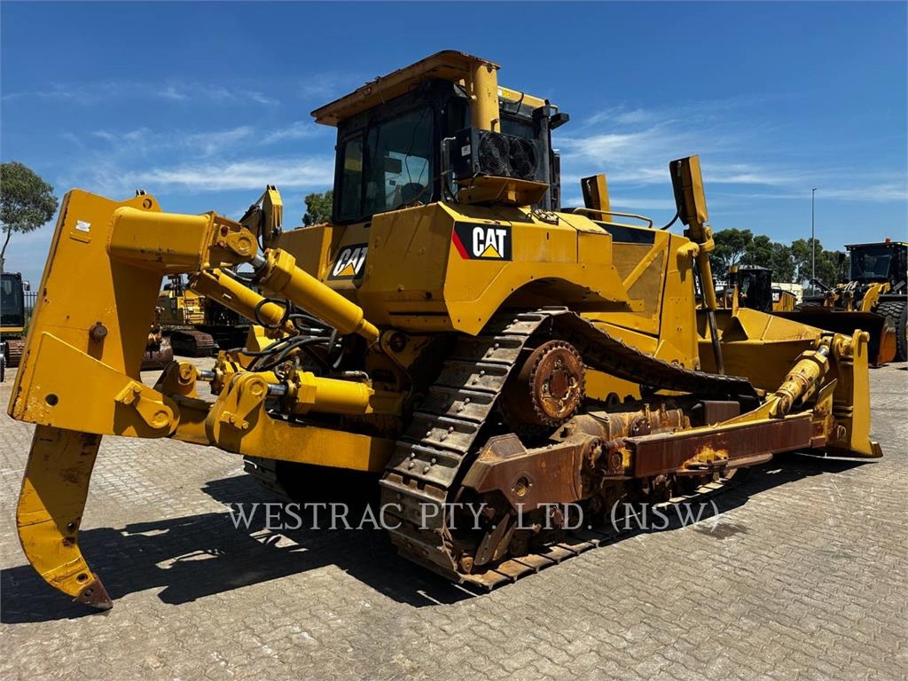 CAT D8T image 3