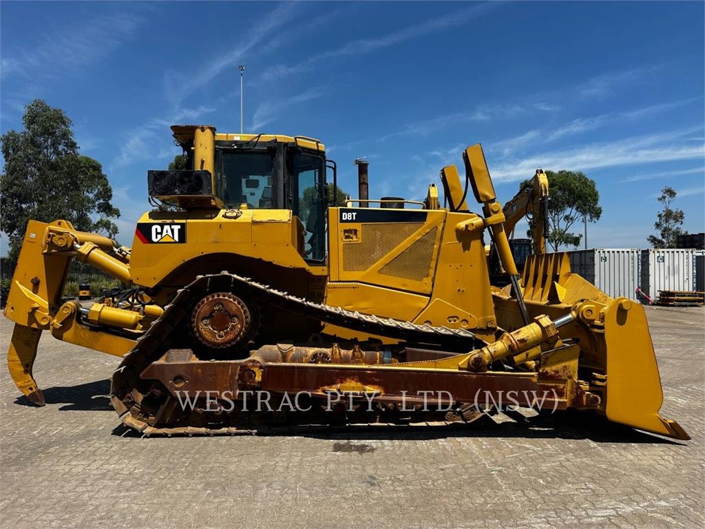 CAT D8T image 5