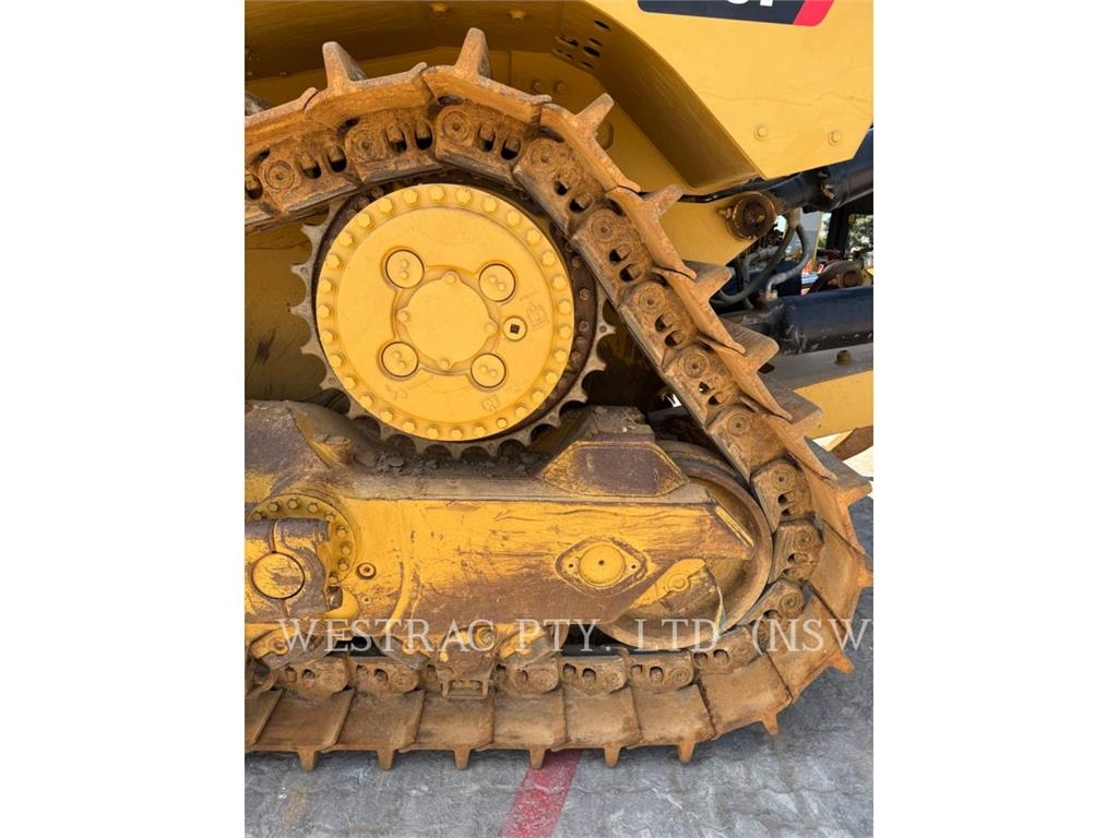 CAT D8T image 10