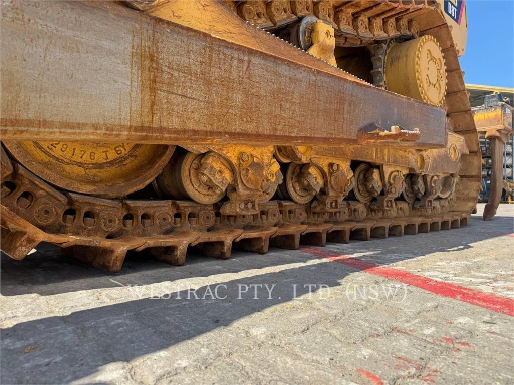 CAT D8T image 11