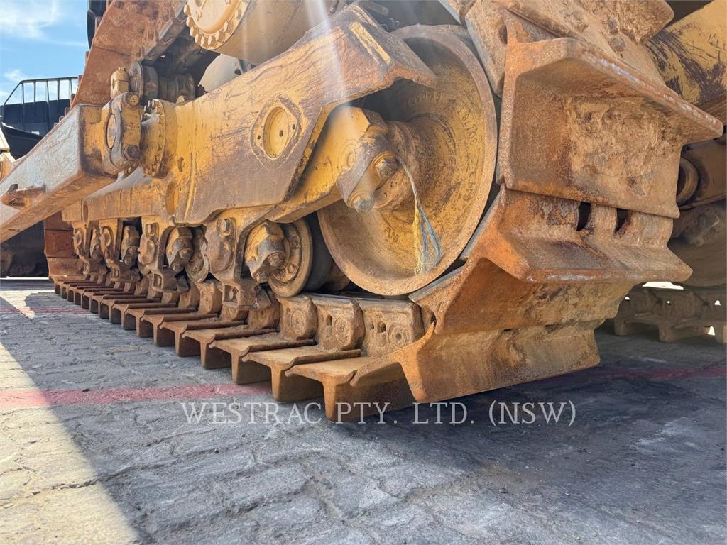CAT D8T image 12
