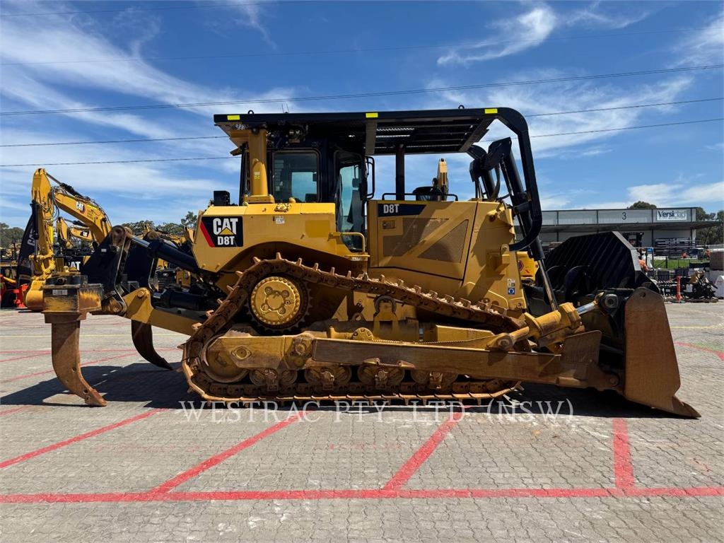 CAT D8T image 5