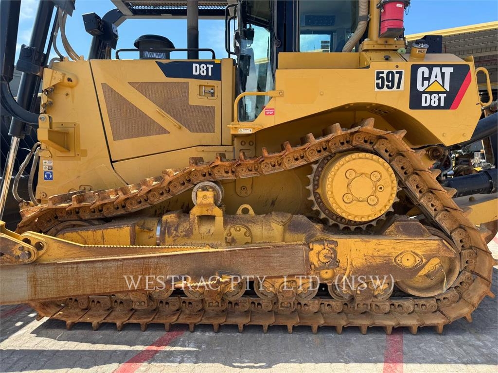 CAT D8T image 9