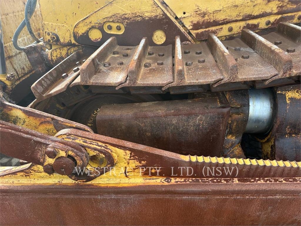 CAT D8T image 10