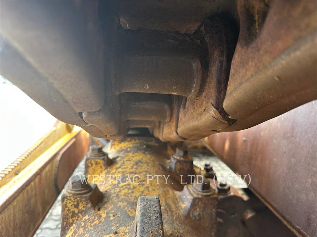 CAT D8T image 11