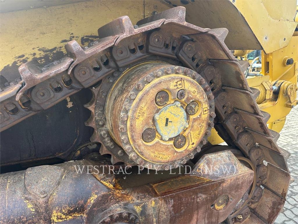 CAT D8T image 12