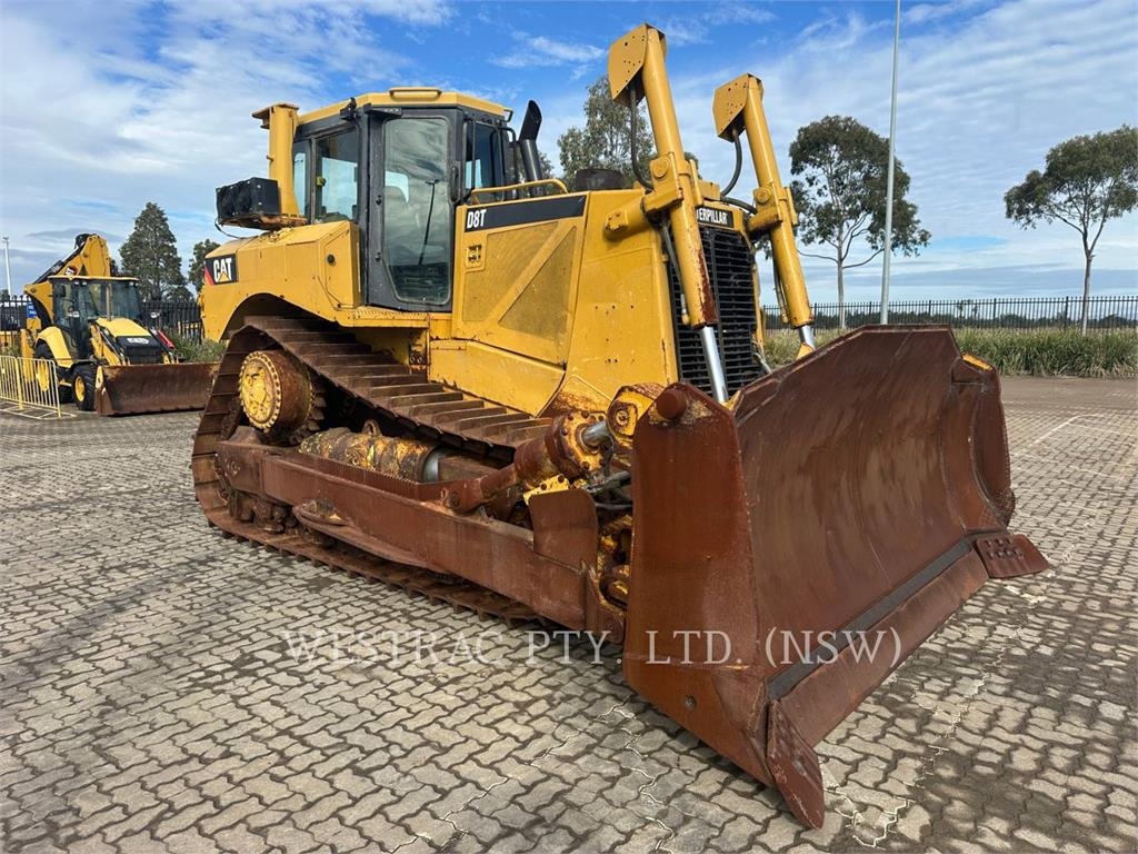 CAT D8T image 3