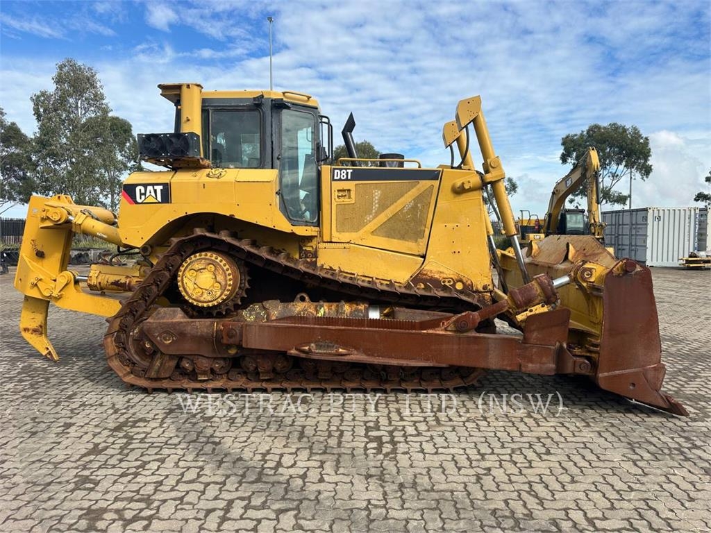 CAT D8T image 4