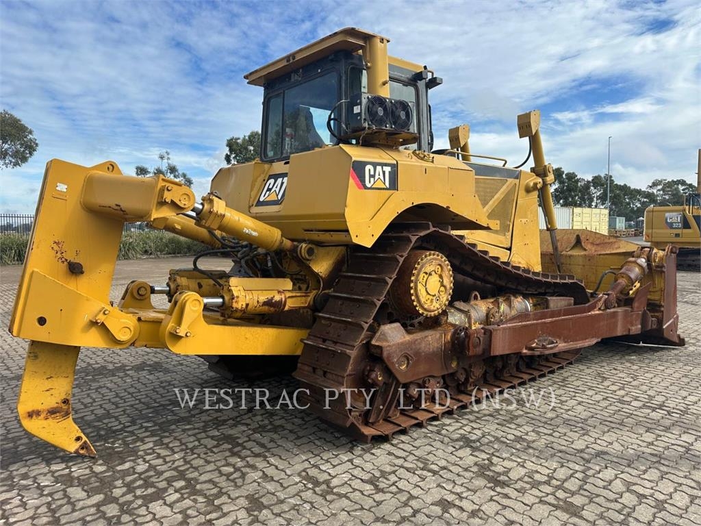 CAT D8T image 5