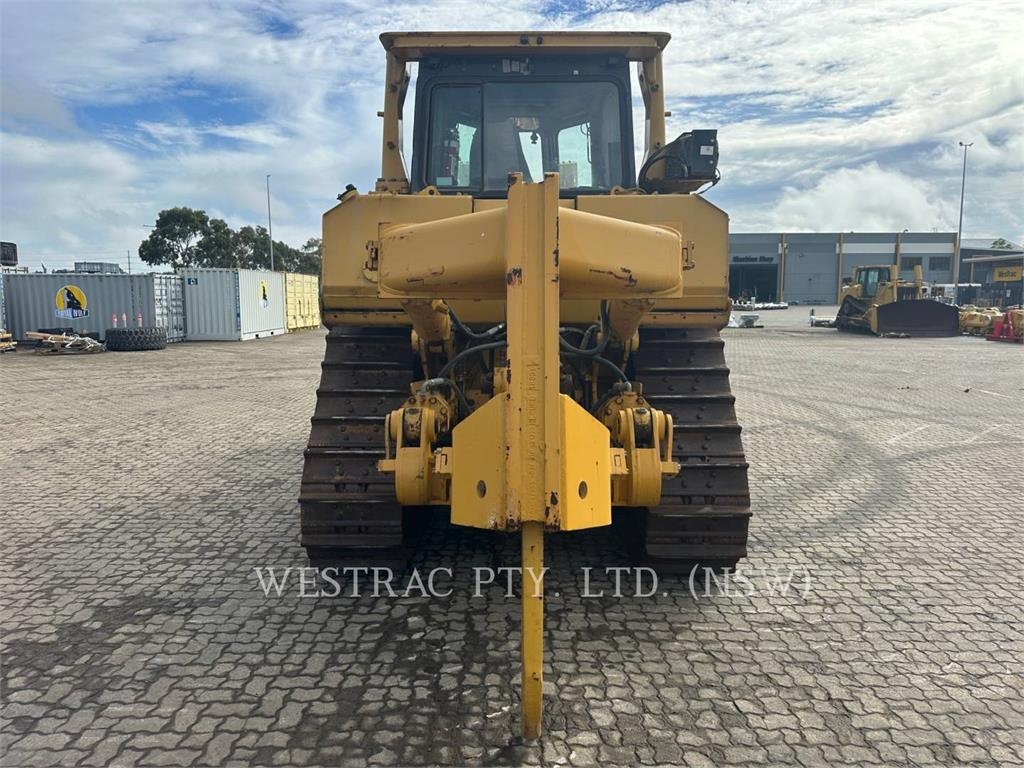 CAT D8T image 6