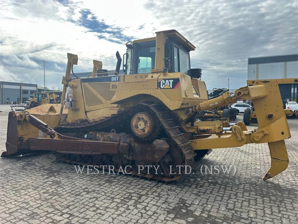 CAT D8T image 7