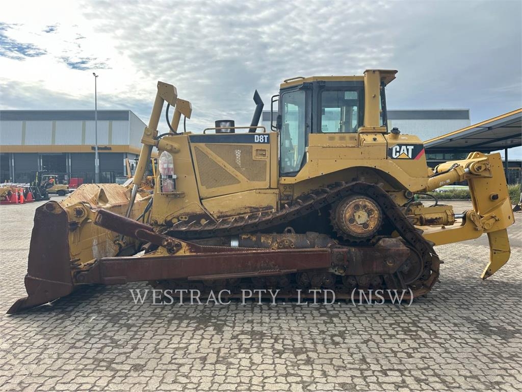 CAT D8T image 8