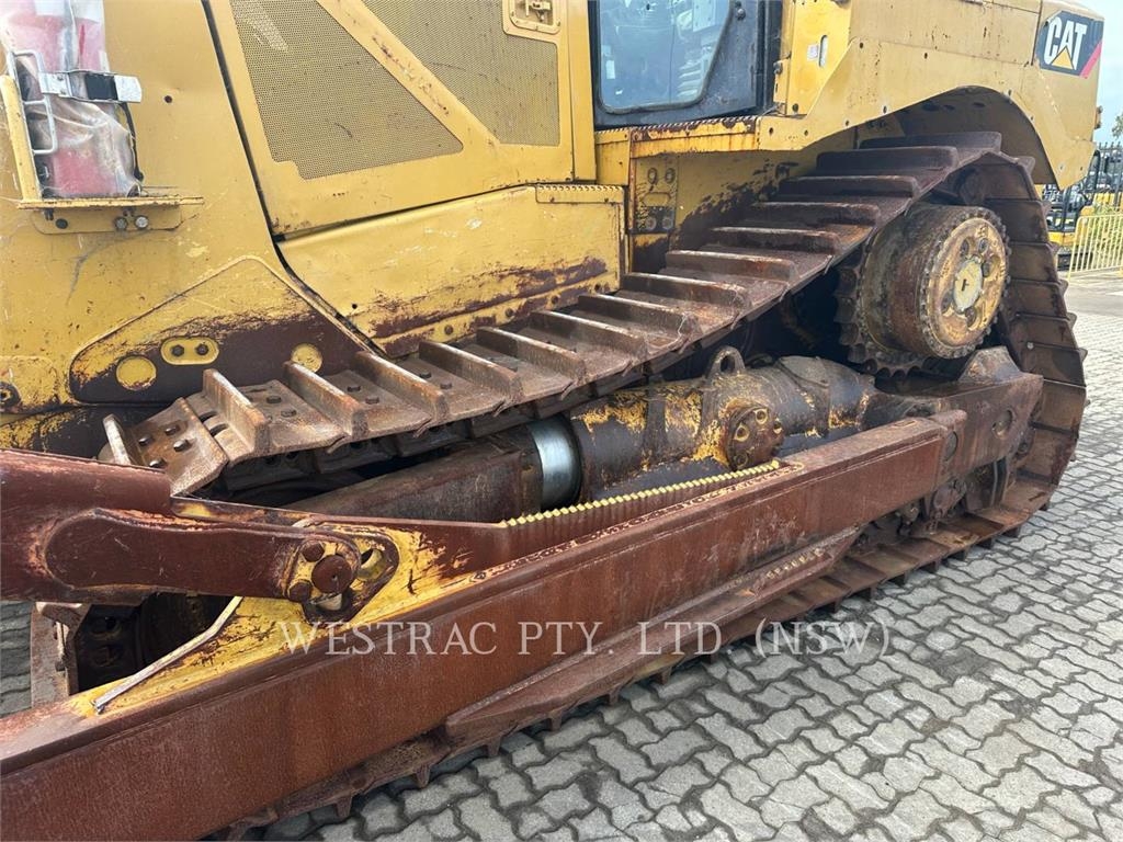CAT D8T image 9