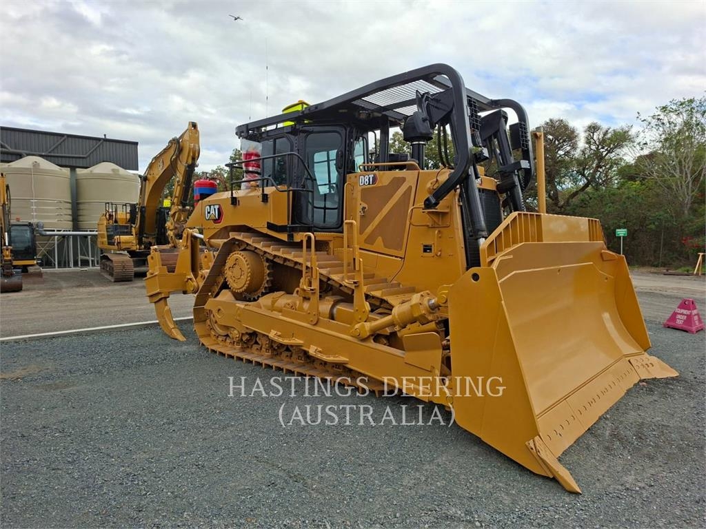 CAT D8T image 2