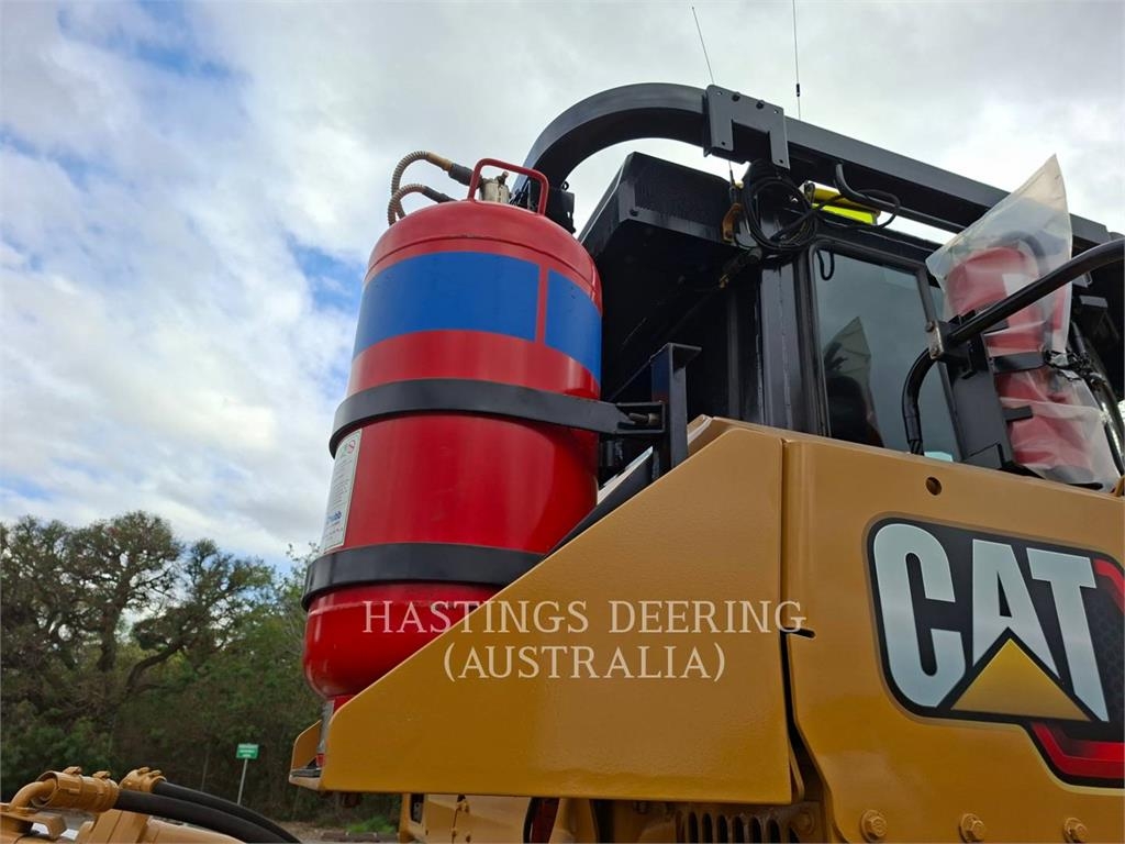 CAT D8T image 9