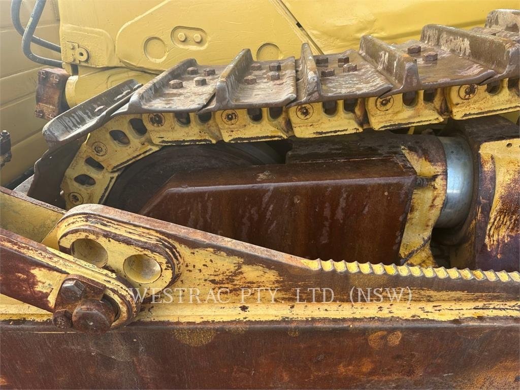CAT D8T image 10