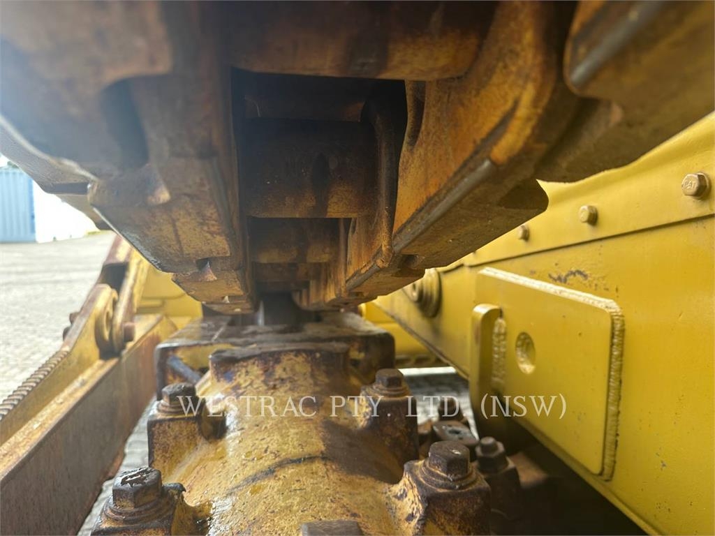 CAT D8T image 11