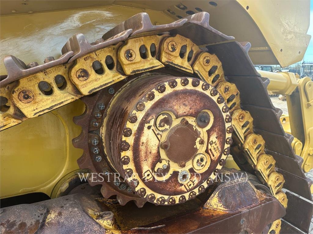 CAT D8T image 12